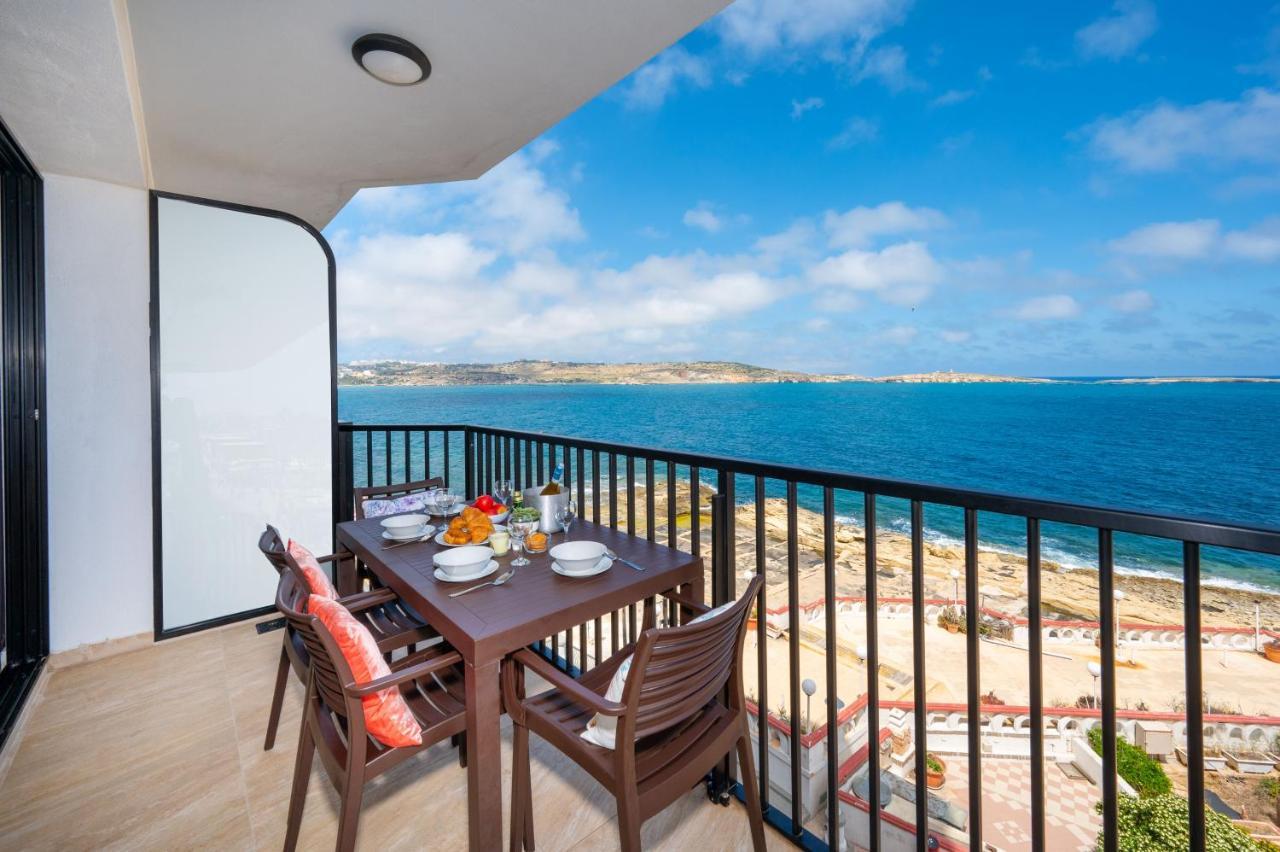 Islet Promenade Seafront Apartment With Large Corner Terrace By Getawaysmalta خليج سانت بول المظهر الخارجي الصورة