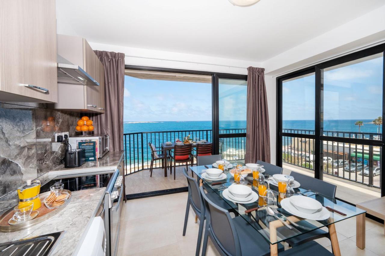 Islet Promenade Seafront Apartment With Large Corner Terrace By Getawaysmalta خليج سانت بول المظهر الخارجي الصورة