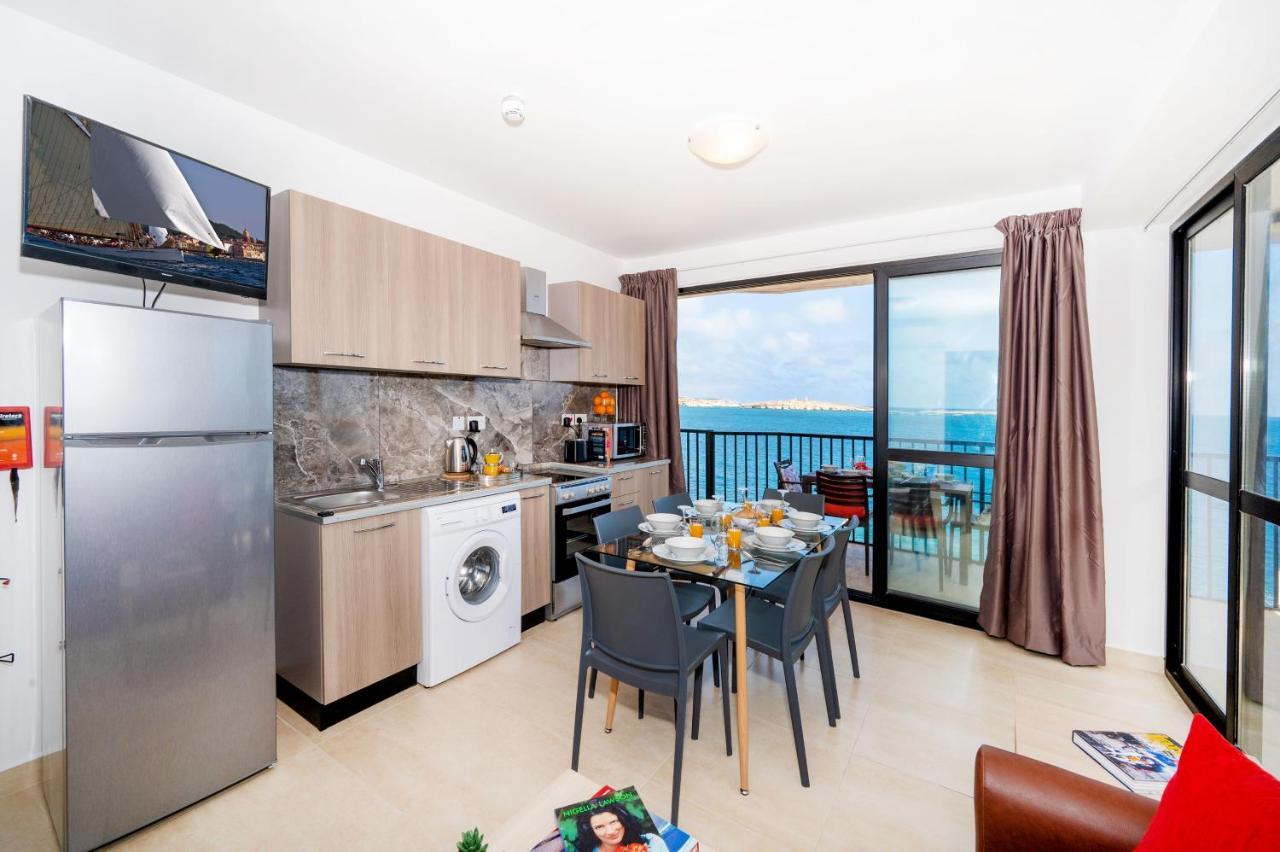 Islet Promenade Seafront Apartment With Large Corner Terrace By Getawaysmalta خليج سانت بول المظهر الخارجي الصورة
