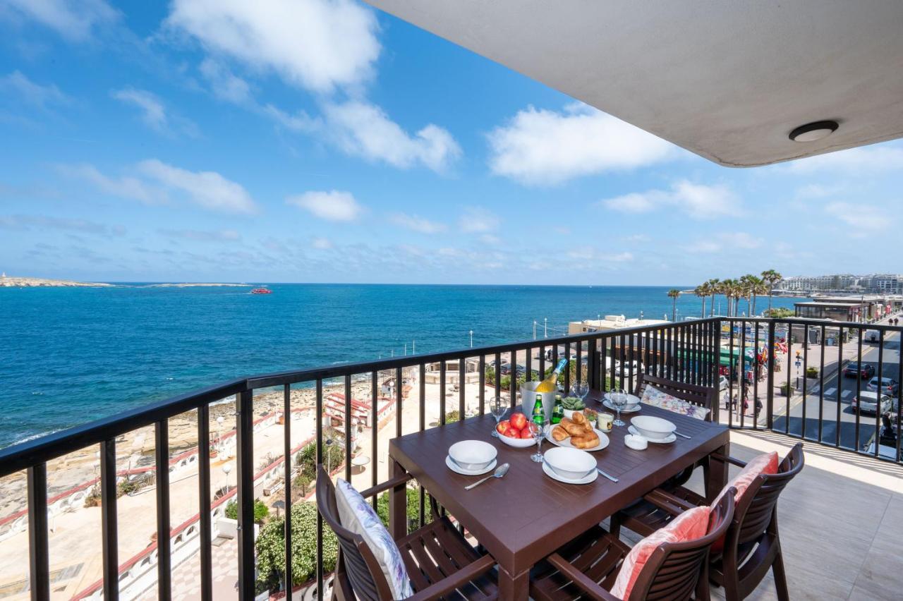 Islet Promenade Seafront Apartment With Large Corner Terrace By Getawaysmalta خليج سانت بول المظهر الخارجي الصورة