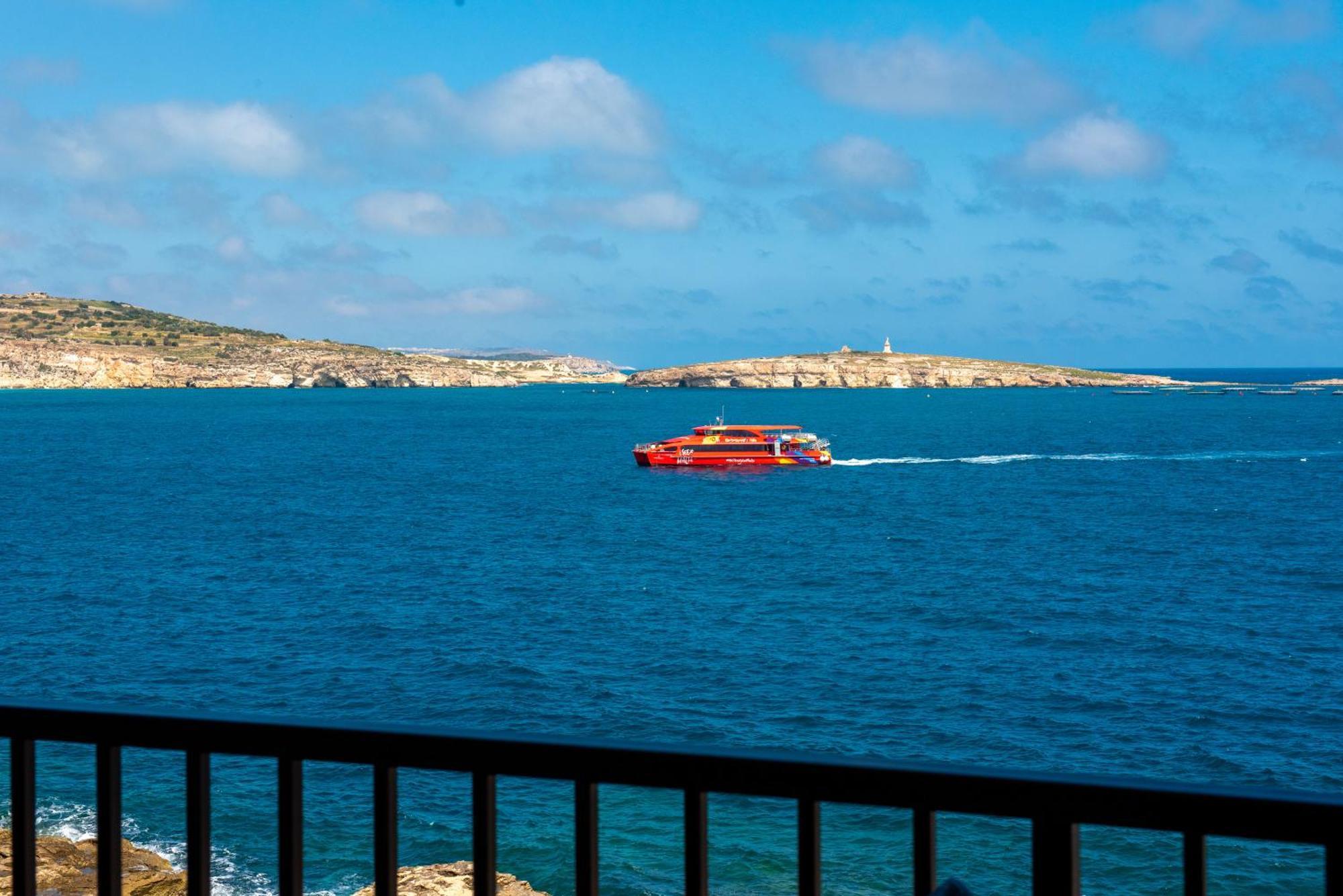 Islet Promenade Seafront Apartment With Large Corner Terrace By Getawaysmalta خليج سانت بول المظهر الخارجي الصورة